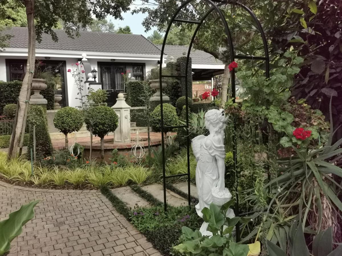 At 98 On Lynburn Guest House Претория Екстериор снимка