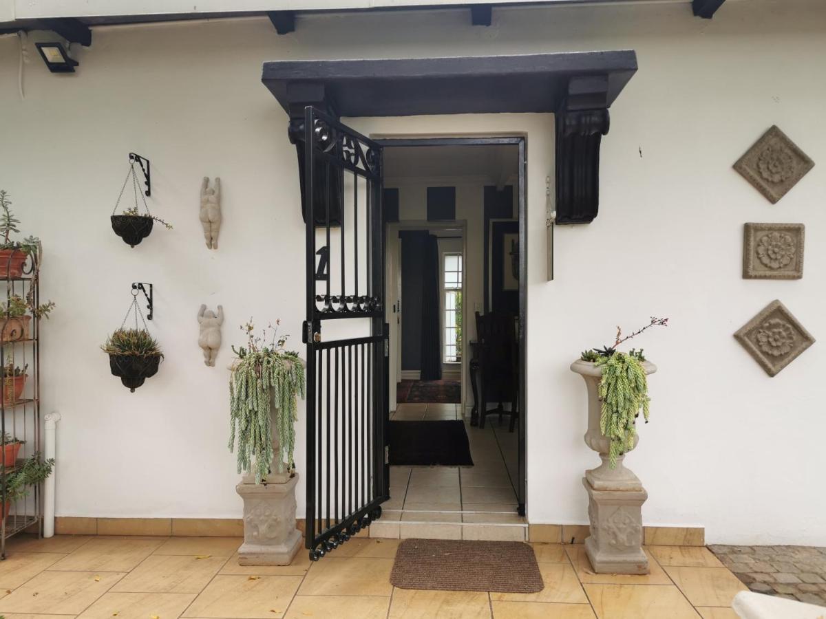 At 98 On Lynburn Guest House Претория Екстериор снимка