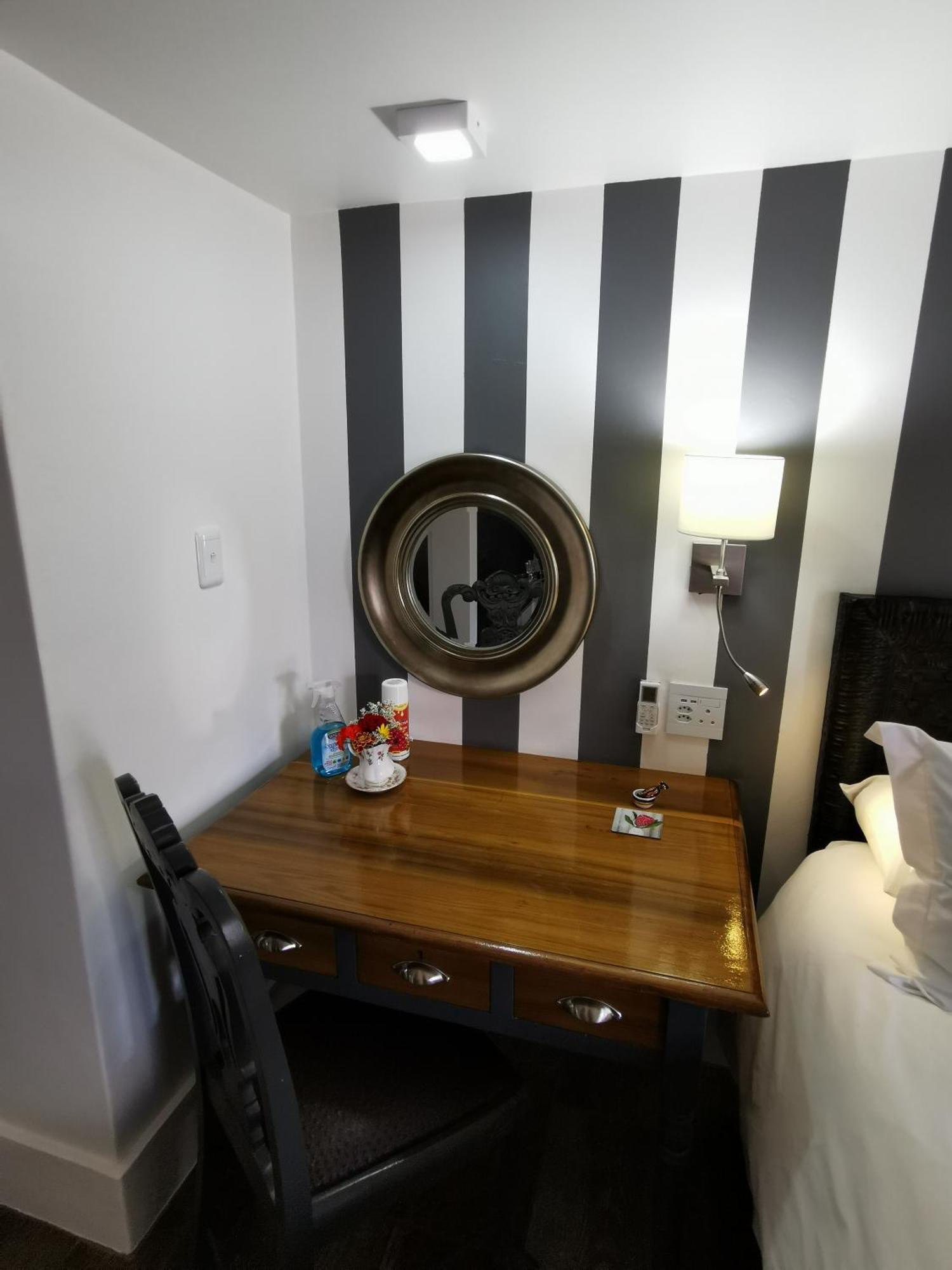At 98 On Lynburn Guest House Претория Стая снимка